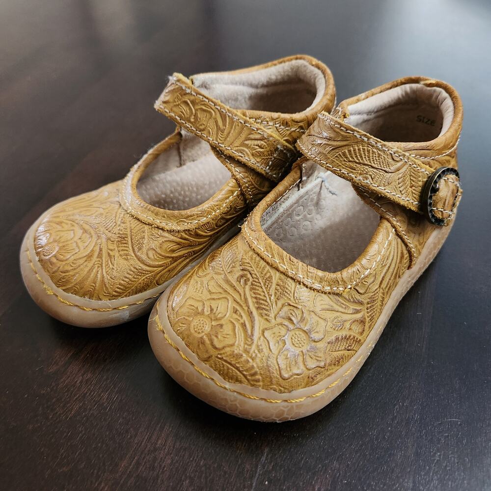 Livie & Luca Embossed Leather Mary Janes Size 7 - Picture 2 of 5
